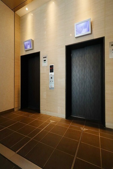セキュリティ性の高い2基のエレベーター