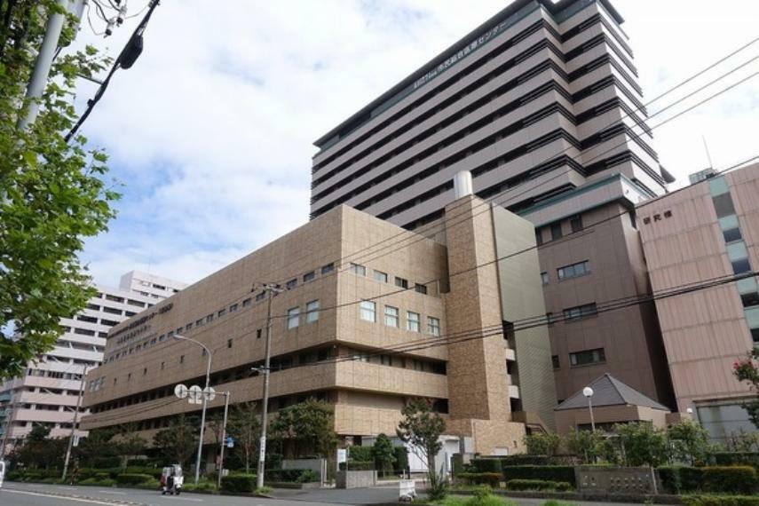 横浜市立大学附属市民総合医療センター 「頼れる病院ランキング」において、2012年、2013年に全国1位に選出されたこともある病院。いざという時に助かります。