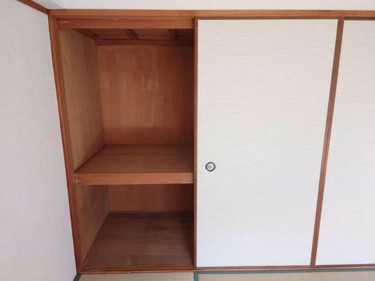 和室6帖:押入収納は奥行きがあり、季節物の家電や寝具もスッキリと収納できます！