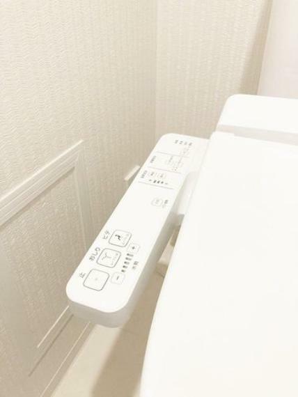【温水洗浄便座】トイレは温水洗浄便座付です。