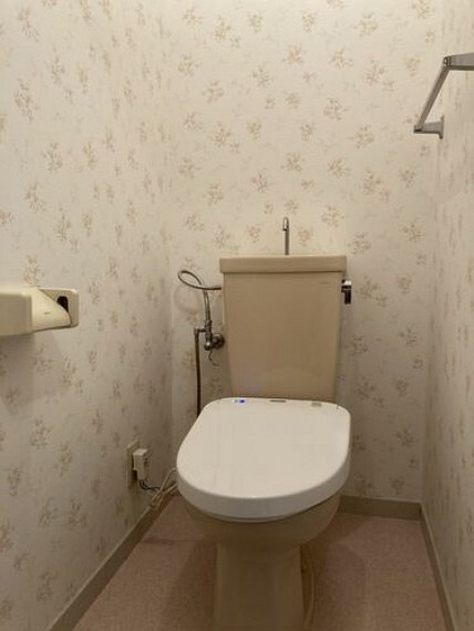 【トイレ】トイレには温水洗浄便座付です