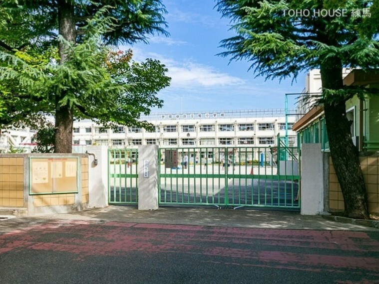 世田谷区立旭小学校 650m