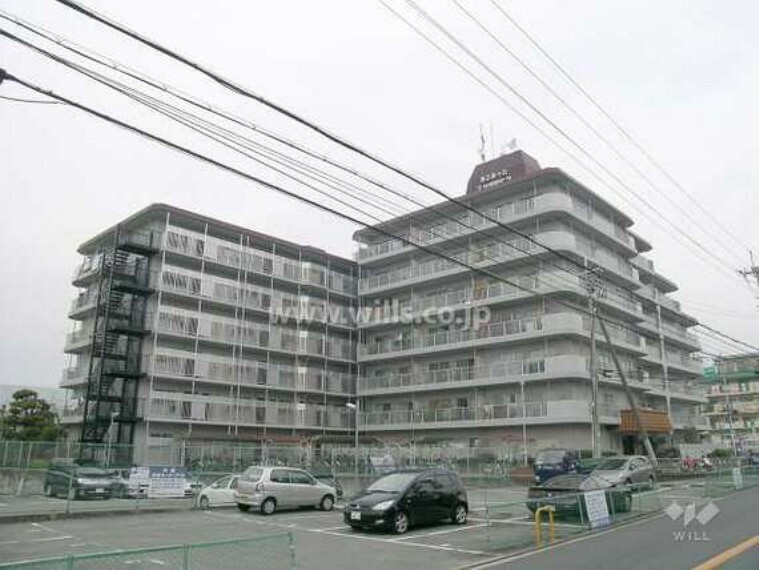 【外観】「千里第2泉ケ丘スカイハイツ」は、7階建て、総戸数73戸のマンションです。