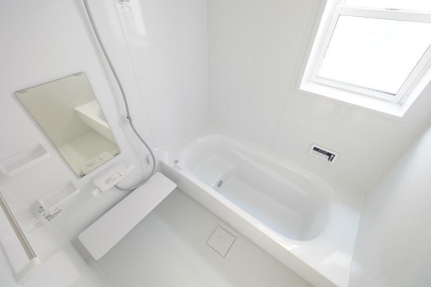 ■浴室乾燥暖房機能。1坪サイズのゆったりバスルーム・節水効果も嬉しい腰掛浴槽