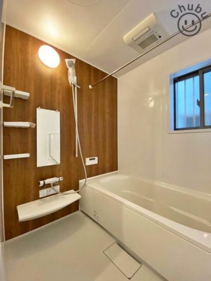 浴室暖房乾燥機付きのバスルーム。　雨や梅雨の時期でも快適にお洗濯ができます