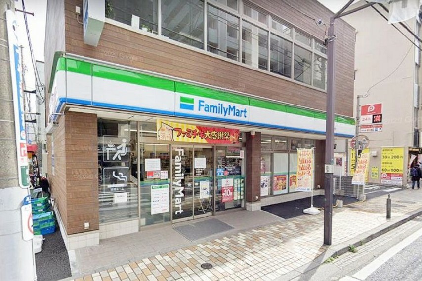 ファミリーマート市川駅東店 徒歩2分。