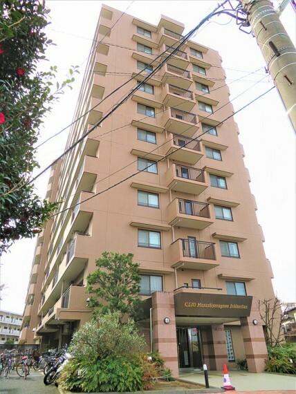 「武蔵砂川」駅より徒歩約9分、RC造の11階建。閑静な住宅街に位置した、ゆったりと過ごしたい方におすすめの住環境。