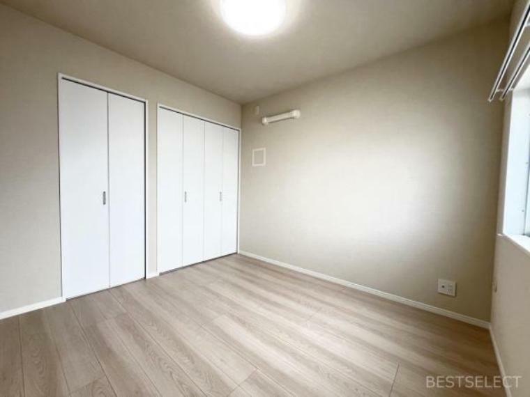 各居室に収納スペースが設けられ,生活スペースを広く利用できます:洋室約5.44帖