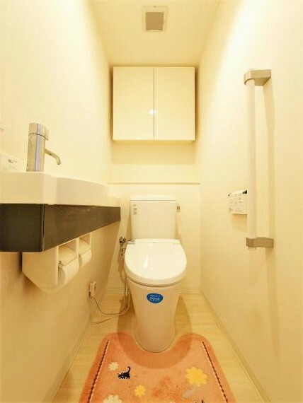 温水洗浄便座付きのトイレです！