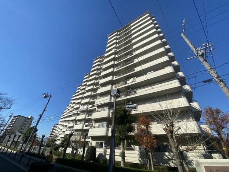 阪神本線「千船」駅より徒歩7分に立地のマンションです。