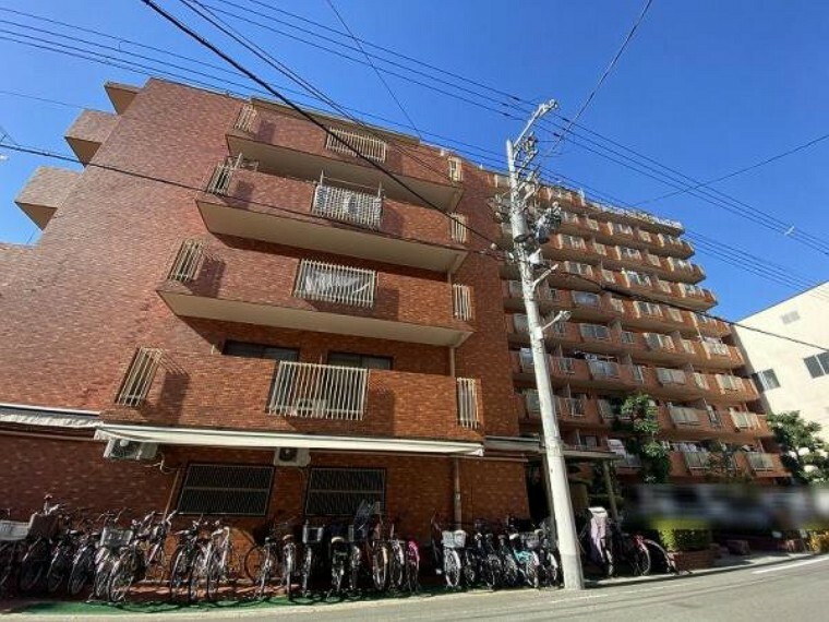 阪急線「天神橋筋六丁目」駅徒歩10分に立地のマンションです。