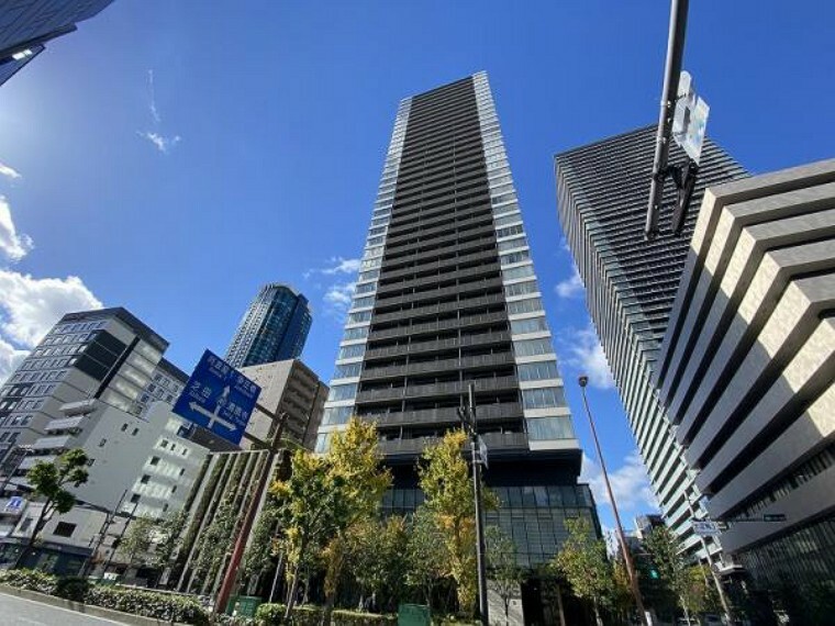 JR大阪環状線「福島」駅徒歩8分に立地のタワーマンションです。