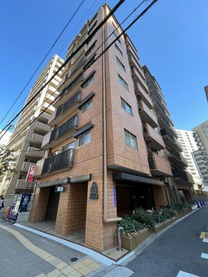 JR東西線「新福島」駅徒歩5分に立地のマンションです。