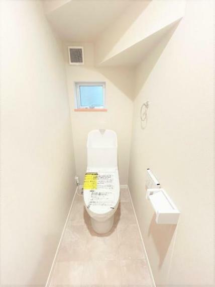 【リフォーム中5/3更新】トイレは便器交換、クッションフロア張替、クロス張替えを行います。直接肌に触れるトイレは新品が嬉しいですよね。