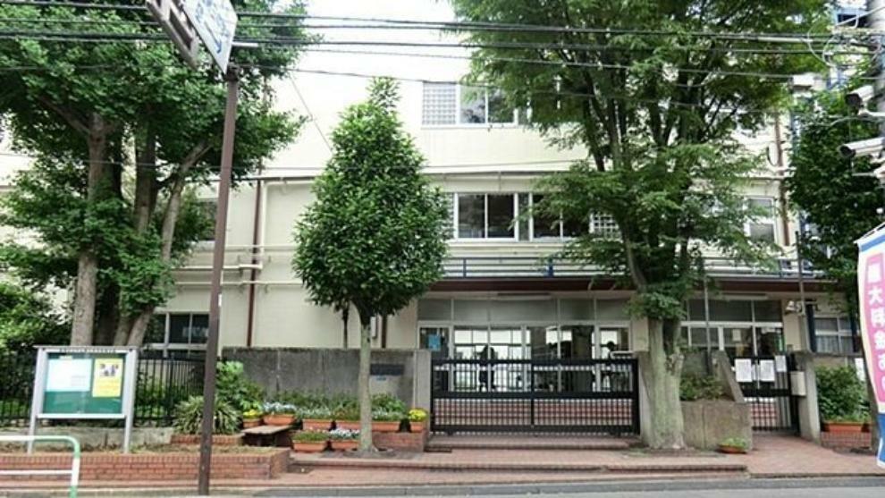 新宿区立牛込第三中学校 徒歩6分。