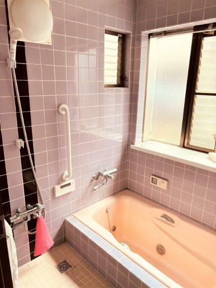 1階浴室:追い焚き、浴室換気乾燥機能付き