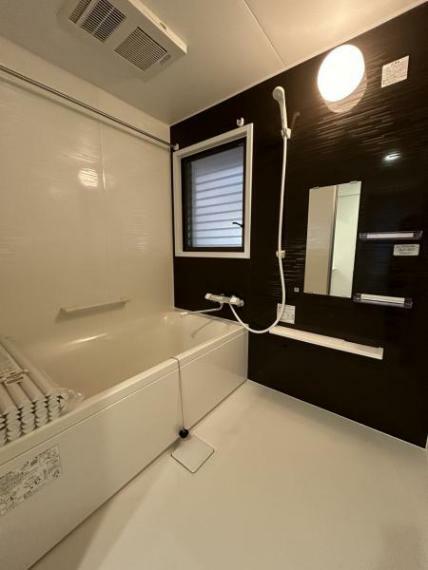 【リフォーム済】浴室はハウステック製の新品のユニットバスに交換しました。1日の疲れをゆっくり癒すことができますよ。