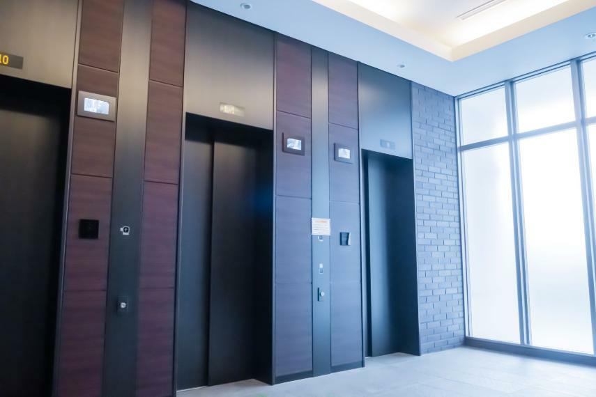 【エレベーターホール】エレベーターは全部で6基！、出入りの多い時間帯でもスムーズに乗り降りが可能！