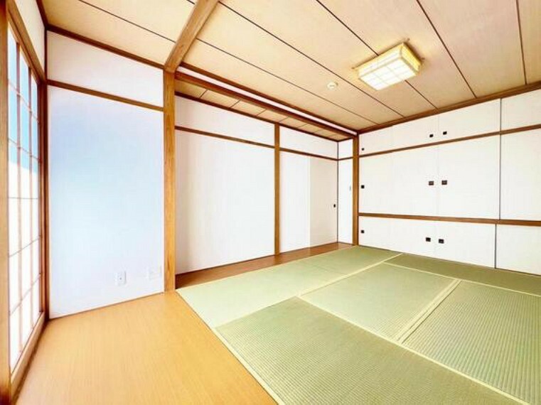 和室があることはご自宅に落ち着きと癒しの空間が生まれます。来客時の客室としても利用できますし、お子様のプレイルームやお昼寝にとても最適なお部屋です。