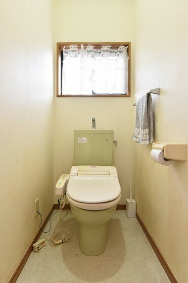 各階にトイレがあるので、朝の忙しい時間帯もご家族が円滑に準備できますね。