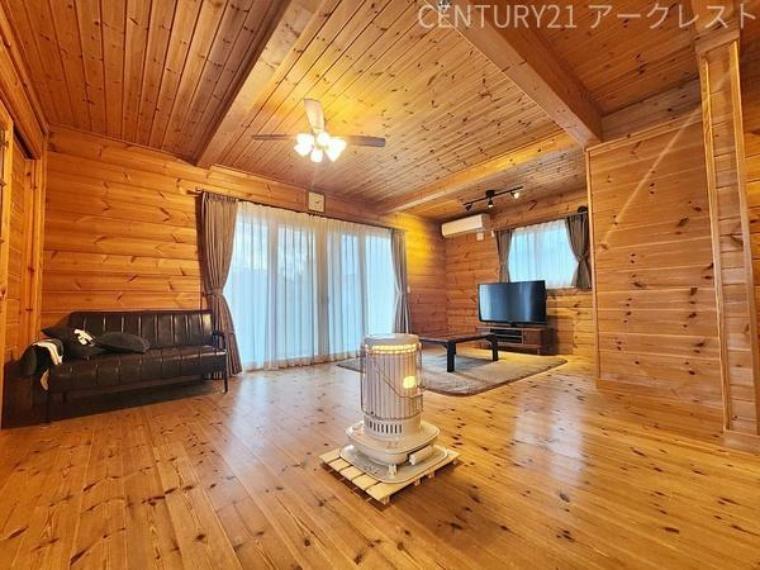 ～・～Living～・～<BR/>床・壁・天井にも木を感じられる暖かなお家です
