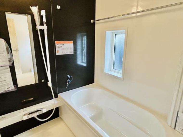 【リフォーム済】浴室はハウステック製のユニットバスを新設します。足を伸ばせる1坪サイズの広々とした浴槽で、1日の疲れをゆっくり癒すことができますよ。