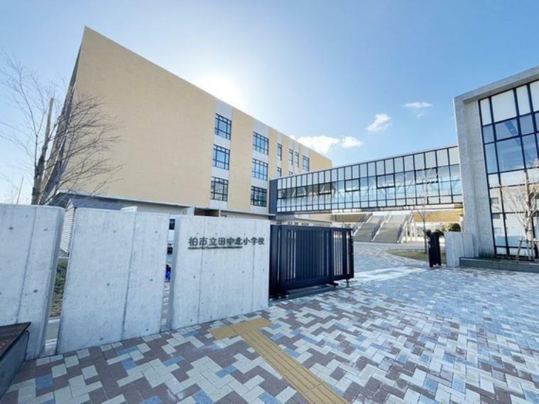 柏市大青田1536-1の校舎より,船戸1-7-1の新校舎へ移転開校。
