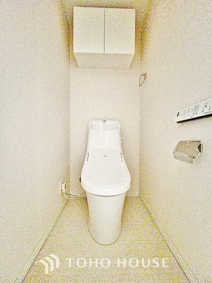 「トイレ」もちろん温水洗浄機能付き便座付きです。