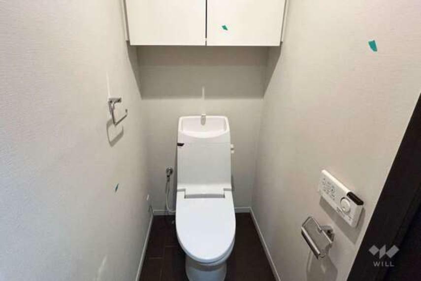 トイレ。シンプルなデザインのトイレです。