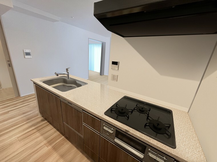 お手入れのしやすい人造大理石カウンターのキッチン　CGで作成したリフォームイメージです。