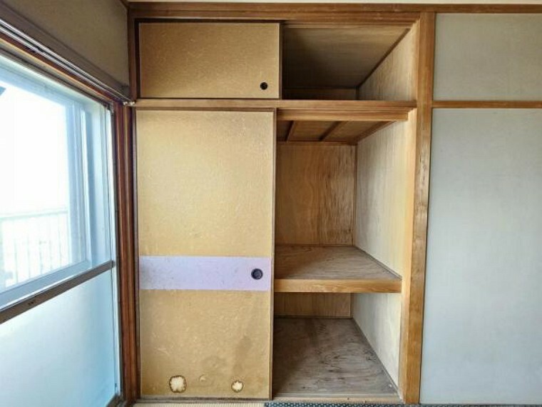 和室6帖:押入収納は奥行きがあり、季節物の家電や寝具もスッキリと収納できます！