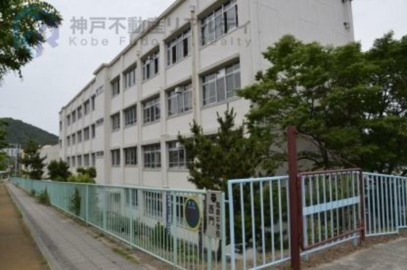 神戸市立高倉中学校 徒歩31分。