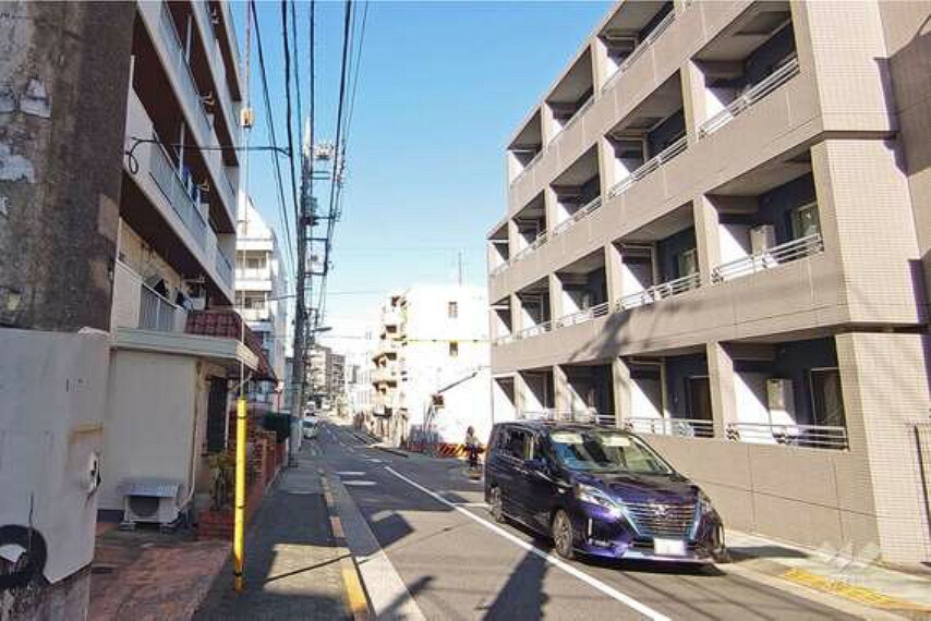 敷地北東側は桐ヶ谷通りに面しています。