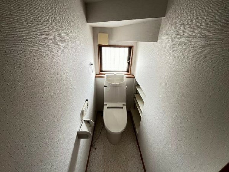 シンプルであたたかい雰囲気のトイレ