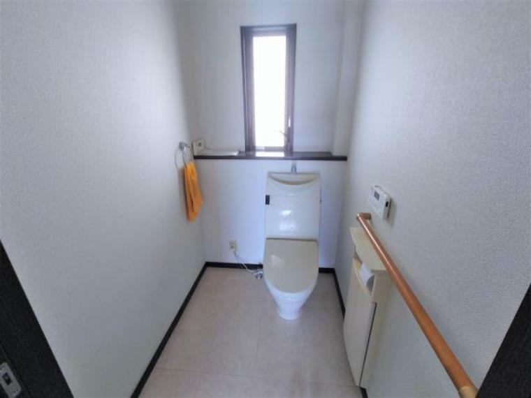トイレは水洗トイレになります。下水接続がされているので安心して使用できます。