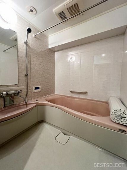 浴室乾燥機が湿気やカビを抑えて掃除の負担も軽減。暖房機能もあり冬の入浴も安心。