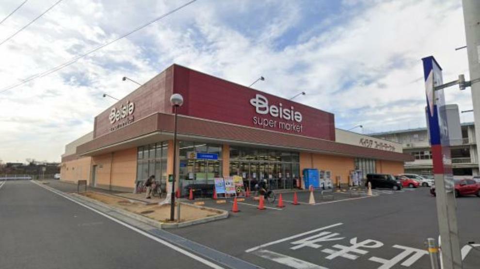 【周辺施設/スーパー】ベイシアスーパーマーケット前橋岩神店まで約1800m（車4分）。21時まで営業しているので、お仕事終わりのお買い物に便利です。