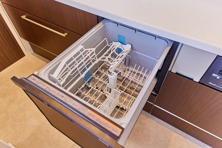【キッチン】食器洗浄乾燥機は洗い終えた食器の置き場にもなり、心強いですね