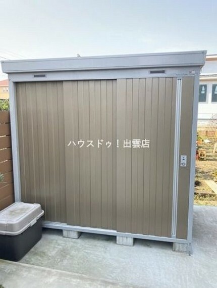 物置もありますので大きい荷物など収納可能です。