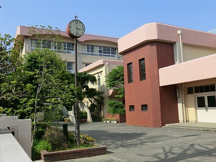 川崎市立王禅寺中央中学校　距離約460m