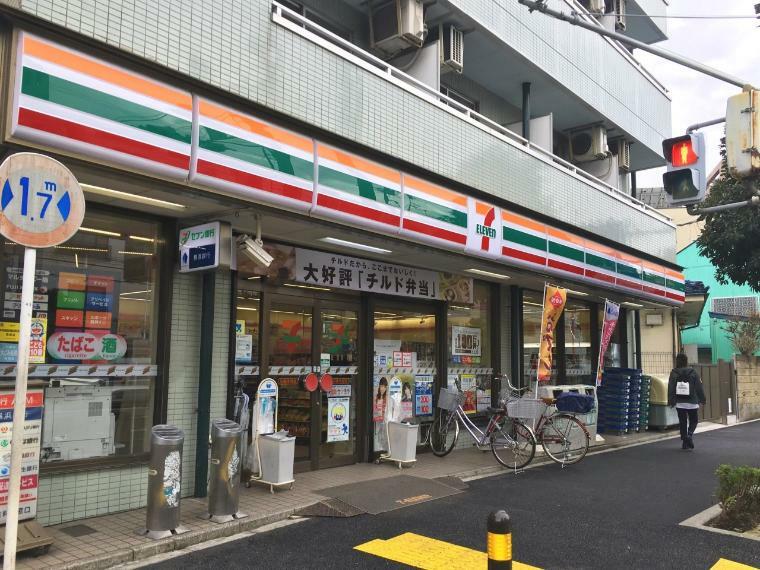 セブンイレブン川崎木月店（24時間営業。お弁当やお惣菜、パンなどをはじめ、生活用品、お酒、たばこなども取り揃えています。）