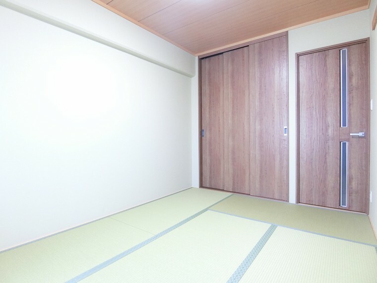 和室約6.0帖　機械すき和紙でできた高機能な畳おもてと天然木質繊維の畳床を使用（ダイケン製）