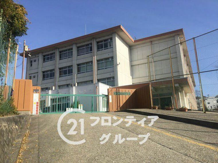奈良市立富雄南中学校 徒歩12分。
