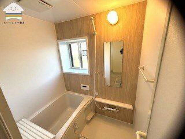 【浴室】お風呂は1坪のユニットバスです