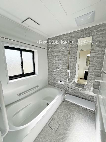 2階浴室、来客がある日もプライバシー確保可能で安心です＾＾　現地写真2024.3.18撮影