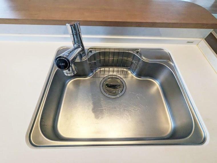 キッチン タッチレス水栓を採用したキッチンです。