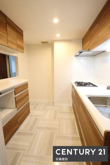 【　キッチン　/　Kitchen　】<BR/>収納スペースと作業スペースを確保したキッチン！