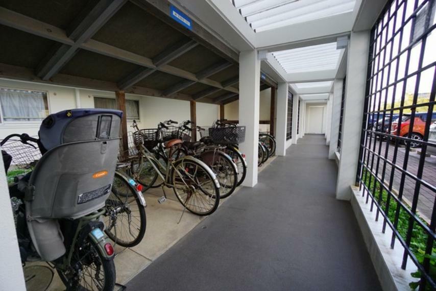 大切な自転車を守れるよう屋根付きの駐輪場完備＾＾名島駅まで自転車で6分（750m）で着くので通勤、通学に便利です。