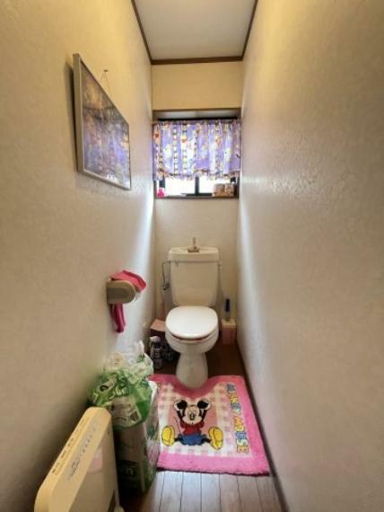 ゆったりとした空間の2階トイレです
