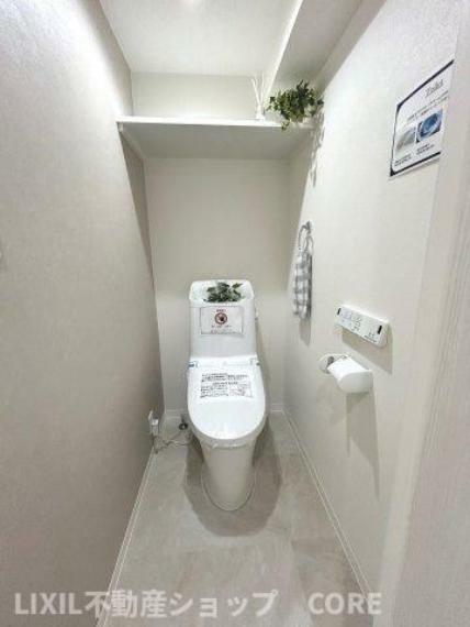 トイレはウォシュレット標準の節水トイレで、デザイン性・清掃性に優れたトイレを採用